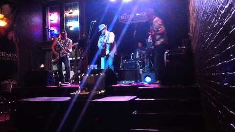 Chris Watts Band - Empty Beds, Empty Bottles