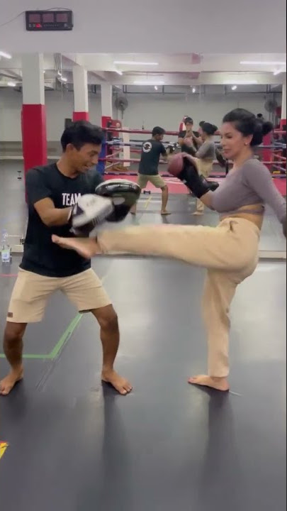 SIVA APRILIA : LATIHAN BOXING, TIPS WANITA SEHAT