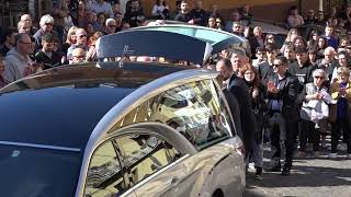 Lacrime e dolore per l'ultimo addio a Maria Antonietta Details