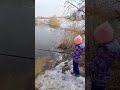 На рыбалке с дочкой