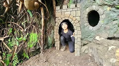 Cô gái xây dựng nơi trú ẩn trong hang đá để sống sót một mình | Thử thách sinh tồn trong rừng rậm 