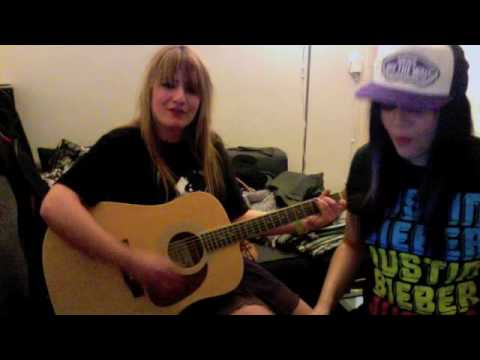 GIA & JENA LEE (POKER FACE COVER)