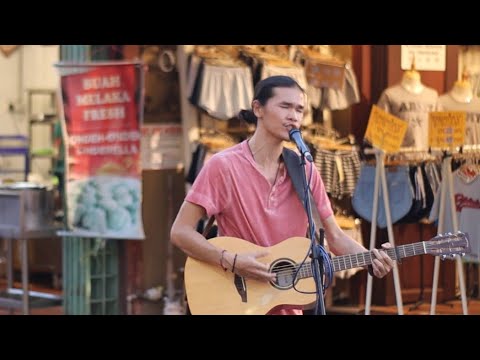 Street performer in Melaka singing a Chinese song
