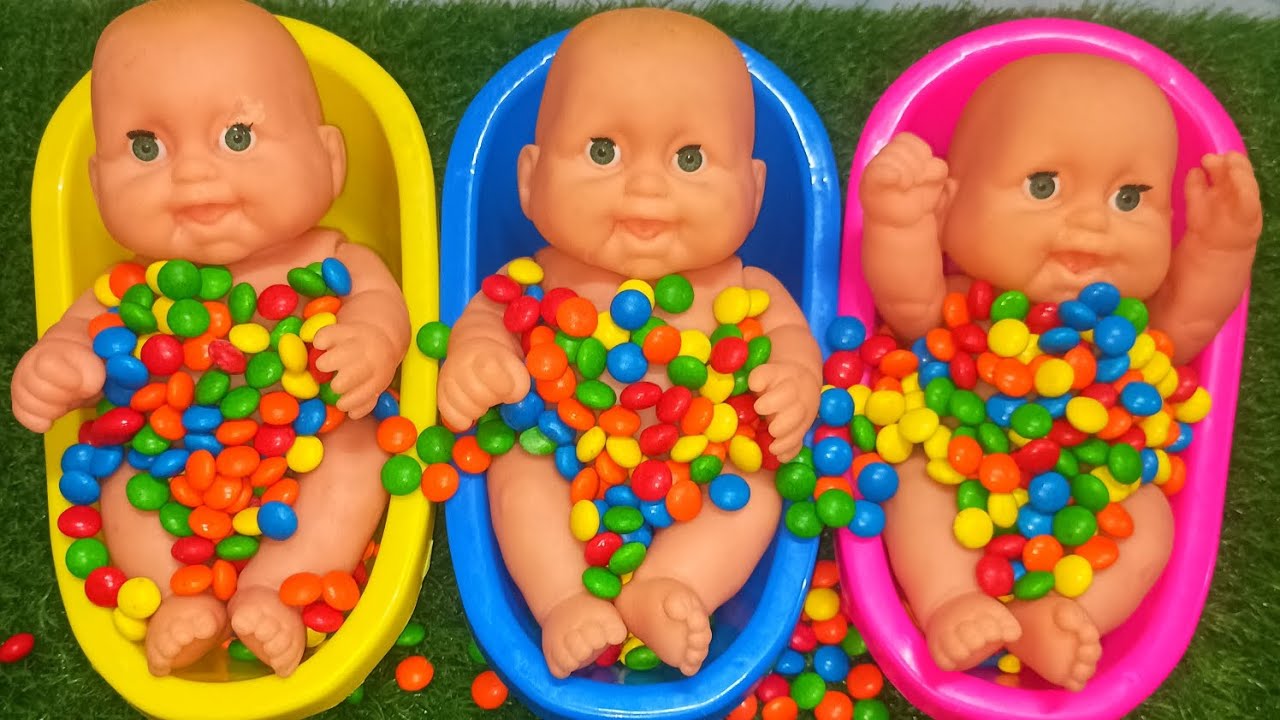 Oddly Satisfying Video | Mixing Candy Skittles in Rainbow BathTubs with Color PlayDoh M&M's Cutting 