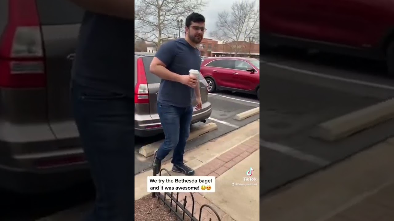 We try the bagels in Bethesda for the first time 