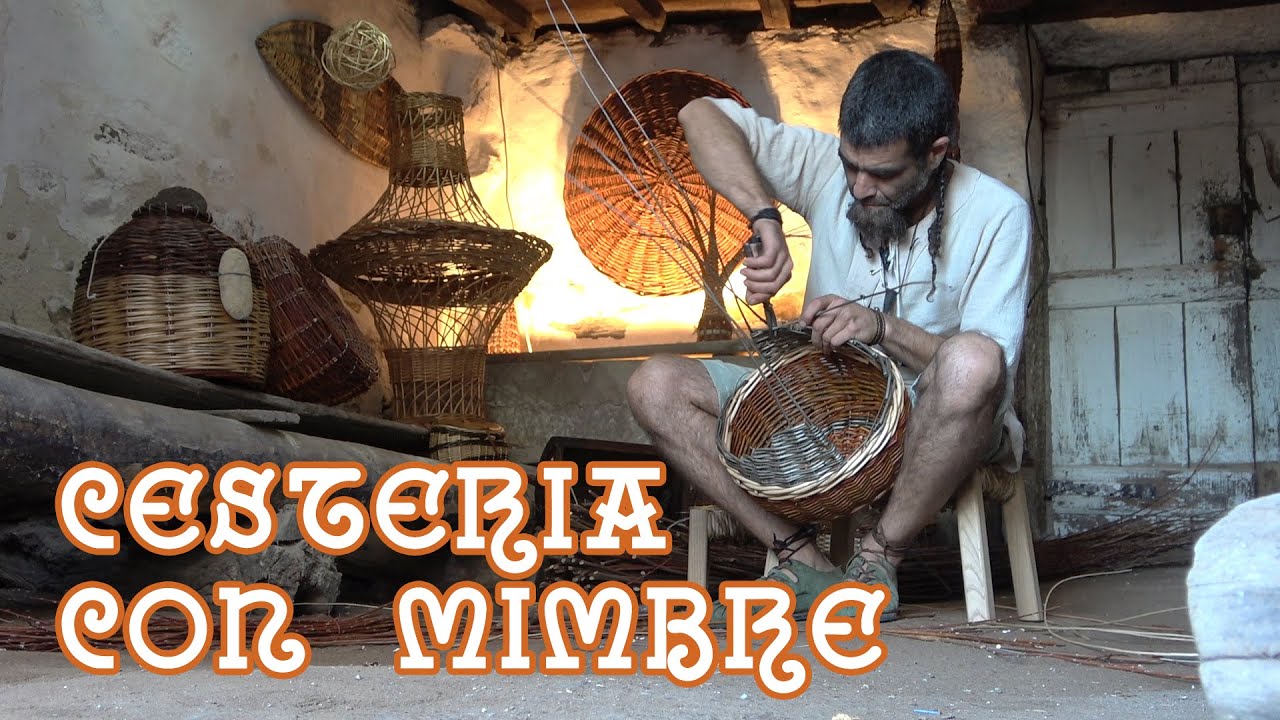 Artesanía. Cestería. Cesto de mimbre
