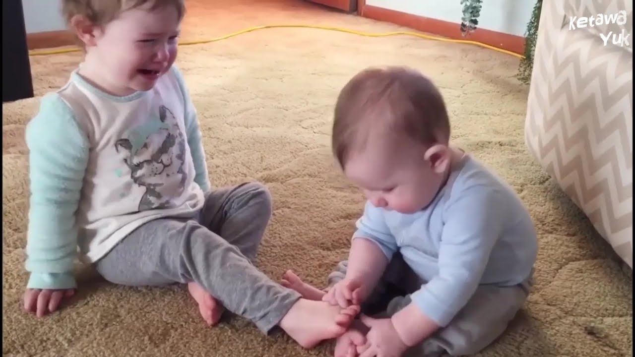 Kompilasi Video Lucu - Kakak Adik Berantem Bikin Ngkak Part1