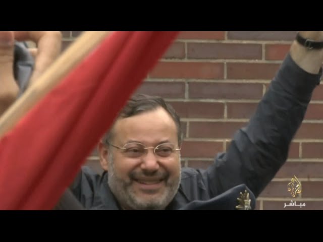 لحظة خروج الزميل #أحمد_منصور من مركز احتجازه