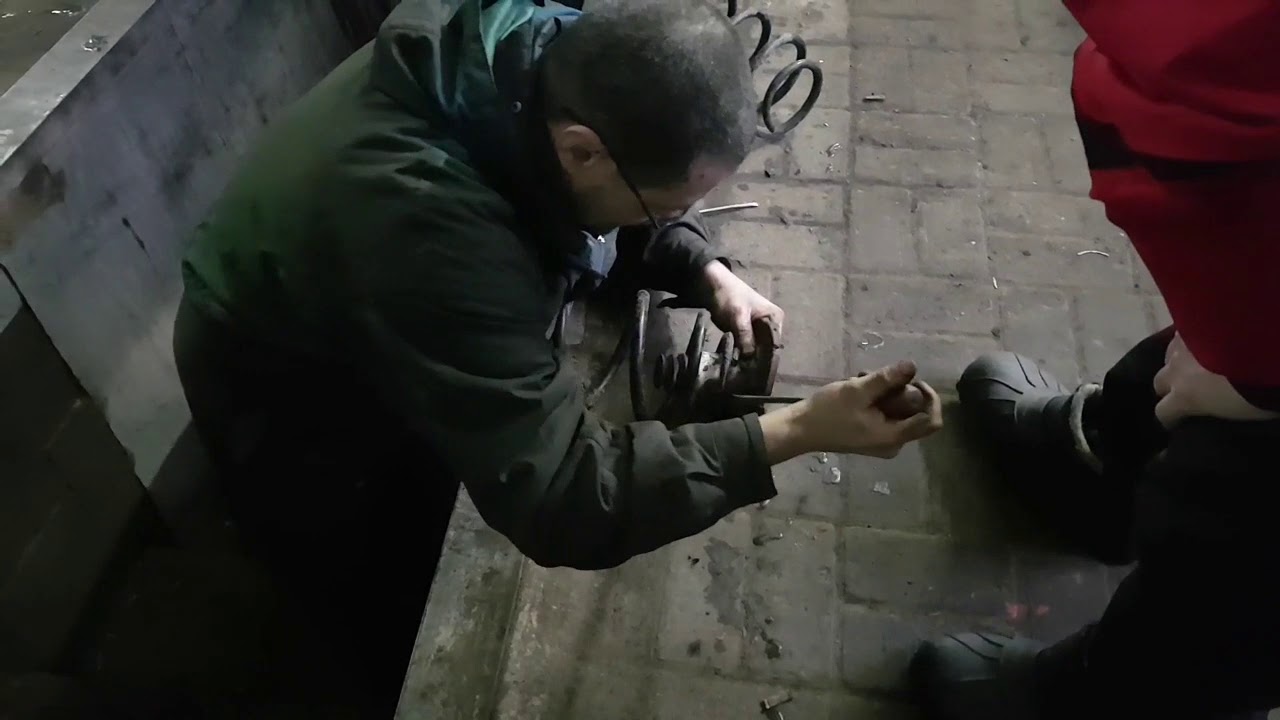 Мерседес-Вита ,замена задних пружин