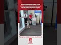 Pilot olan babasını gördü,  minik çocuk herhangi bir uçaktan daha hızlı bir şekilde koşmaya başladı!