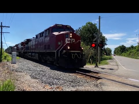 CP 8126 intermodal train north w/CMQ 9011 in Bolton