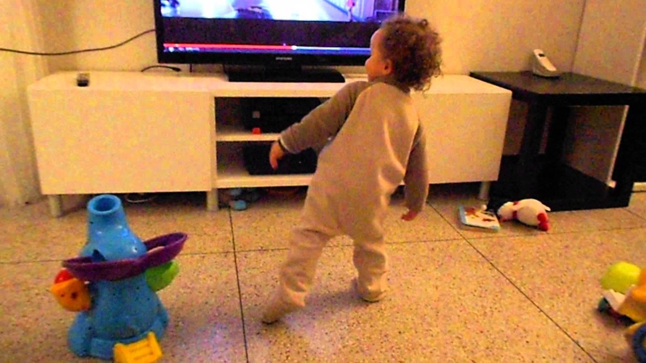 Bebe Qui Danse Sur Happy De Pharrell Williams Youtube Bebe Qui Danse Sur Happy De Pharrell Williams Youtube