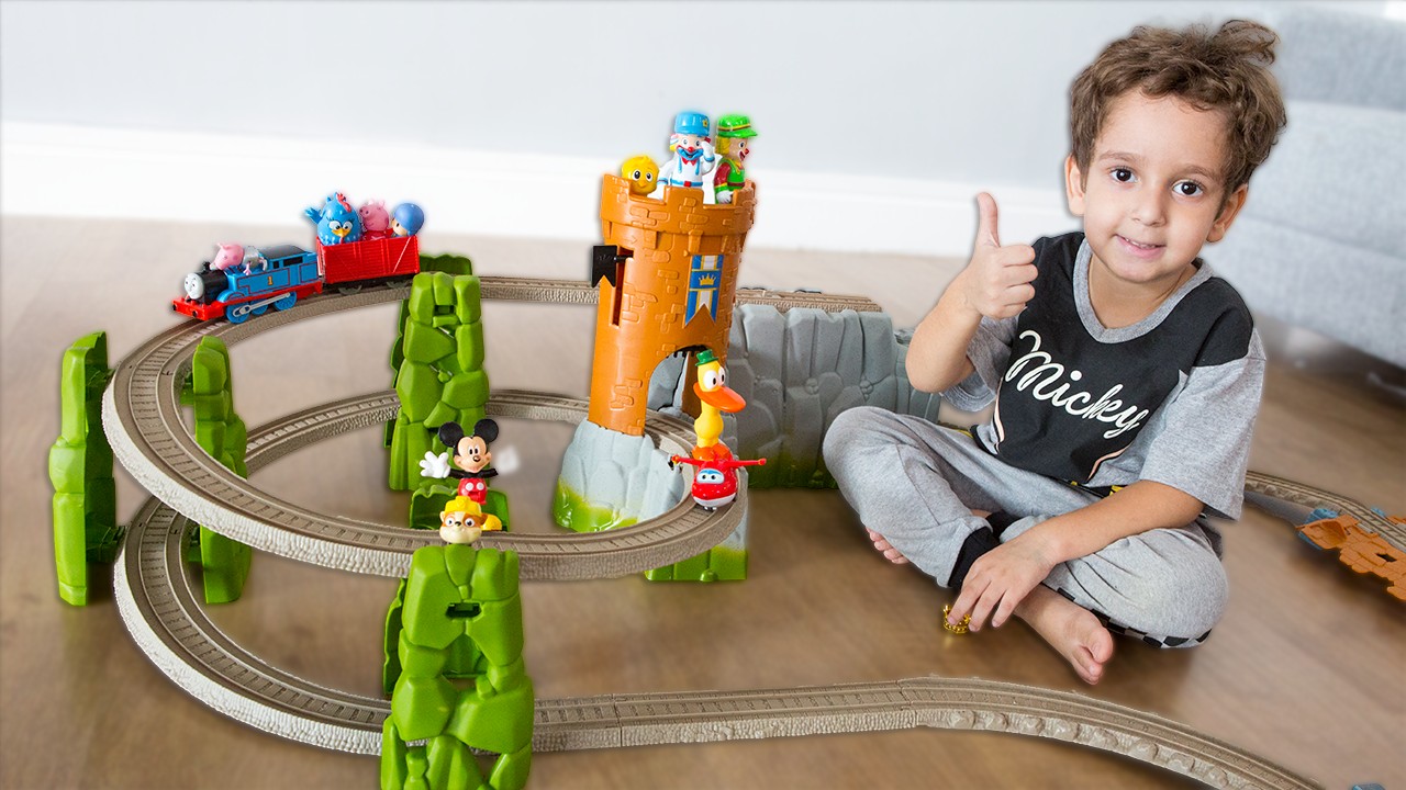 Pista do Trem Thomas com Patrulha Canina e Peppa Pig - Vídeo Infantil - Paulinho e Toquinho