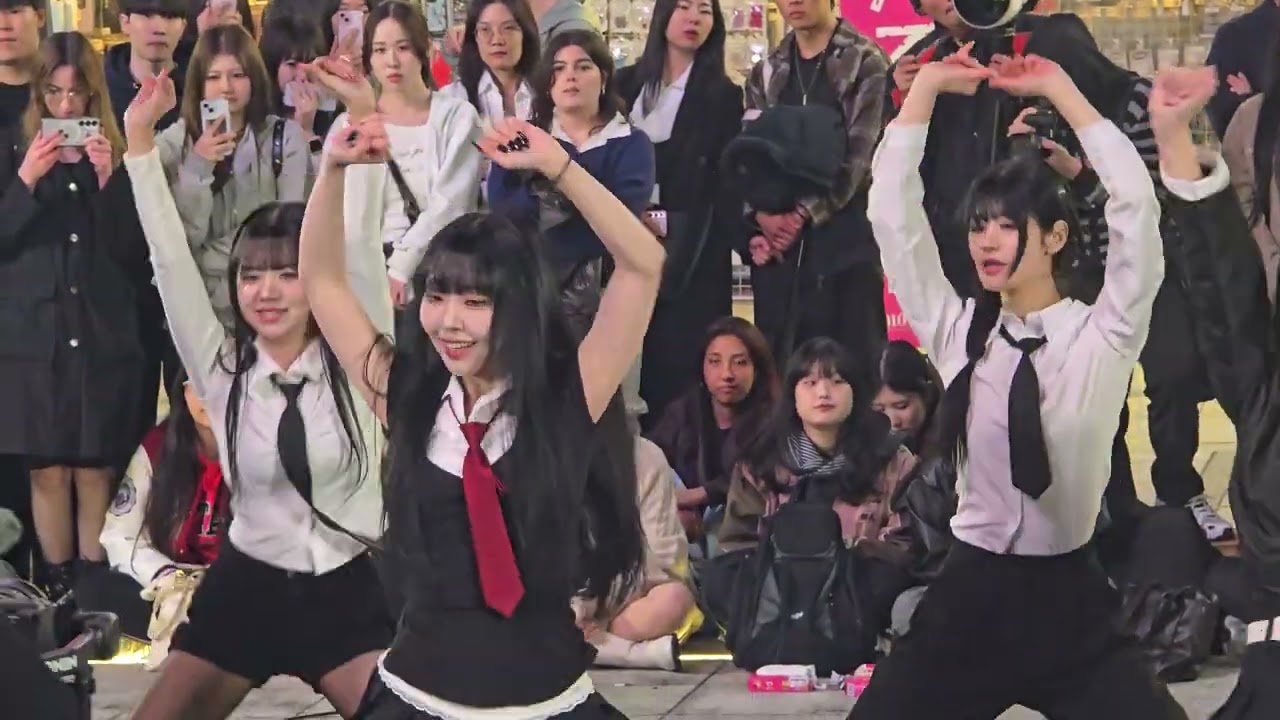 251026 아트비트(ARTBEAT) (여성) 신촌버스킹 커버곡댄스(국.슈(국프의 핫이슈) -  Rumor)