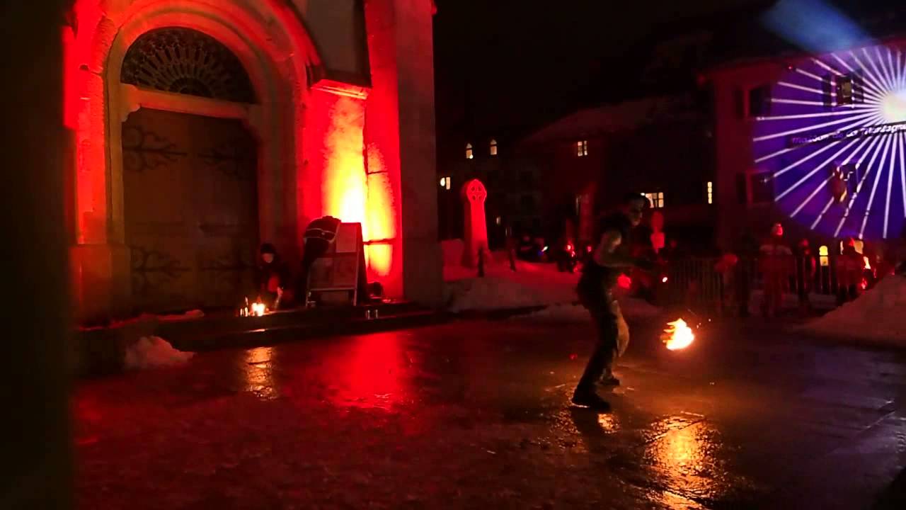 Natole - jongleur de feu a chamonix