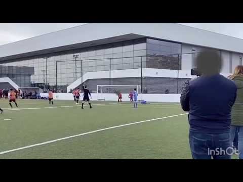 Un padre a niños de 11 años en un partido de fútbol: "Dale fuerte; si no le rompes la pierna, no"