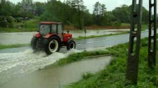 traktor VS wielka woda