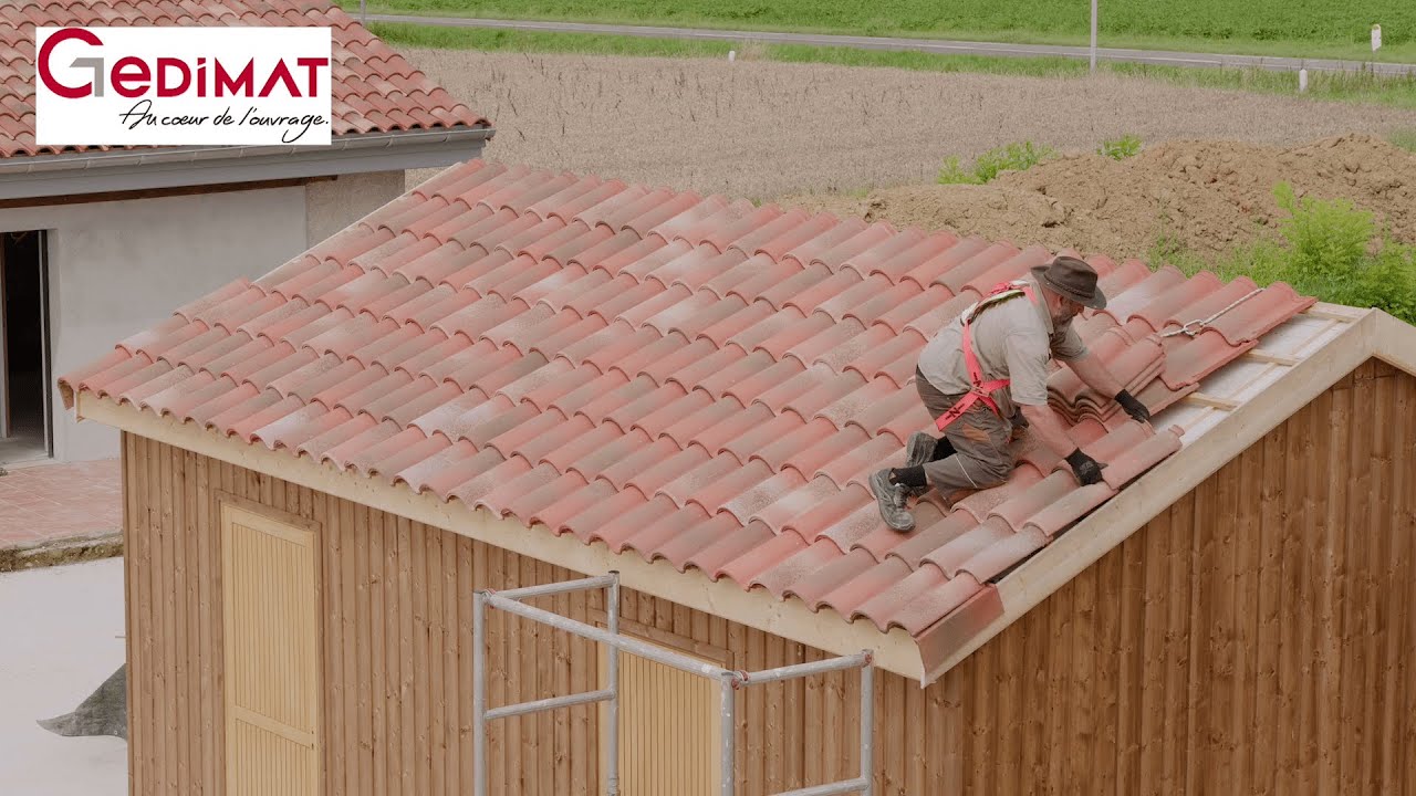 Poser une couverture en tuile - Ma Maison de A à Z - YouTube