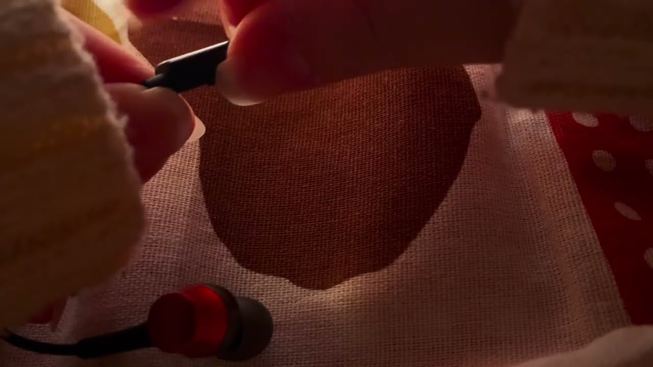 【雑ASMR】イヤホンマイク（黒）を触る音