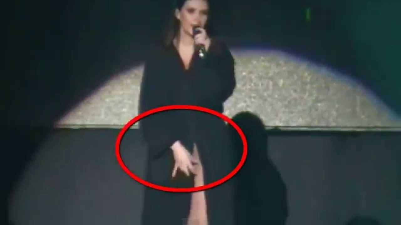 LAURA PAUSINI MOSTRO PARTES INTIMAS EN CONCIERTO - YouTube.