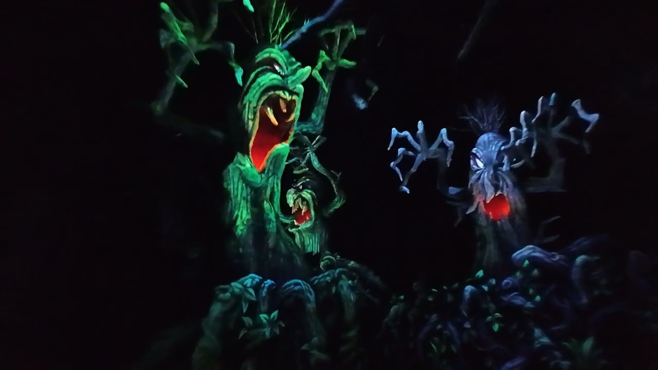 [4K] New Disneyland Tokyo Snow White Adventures Full Ride