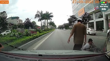 Tránh xe tải lùi giữa đường, người đàn ông đi xe đạp điện dính trọn 2 cú va đập