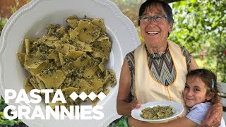 Discover an easy pasta with purslane pesto !| Pasta Grannies