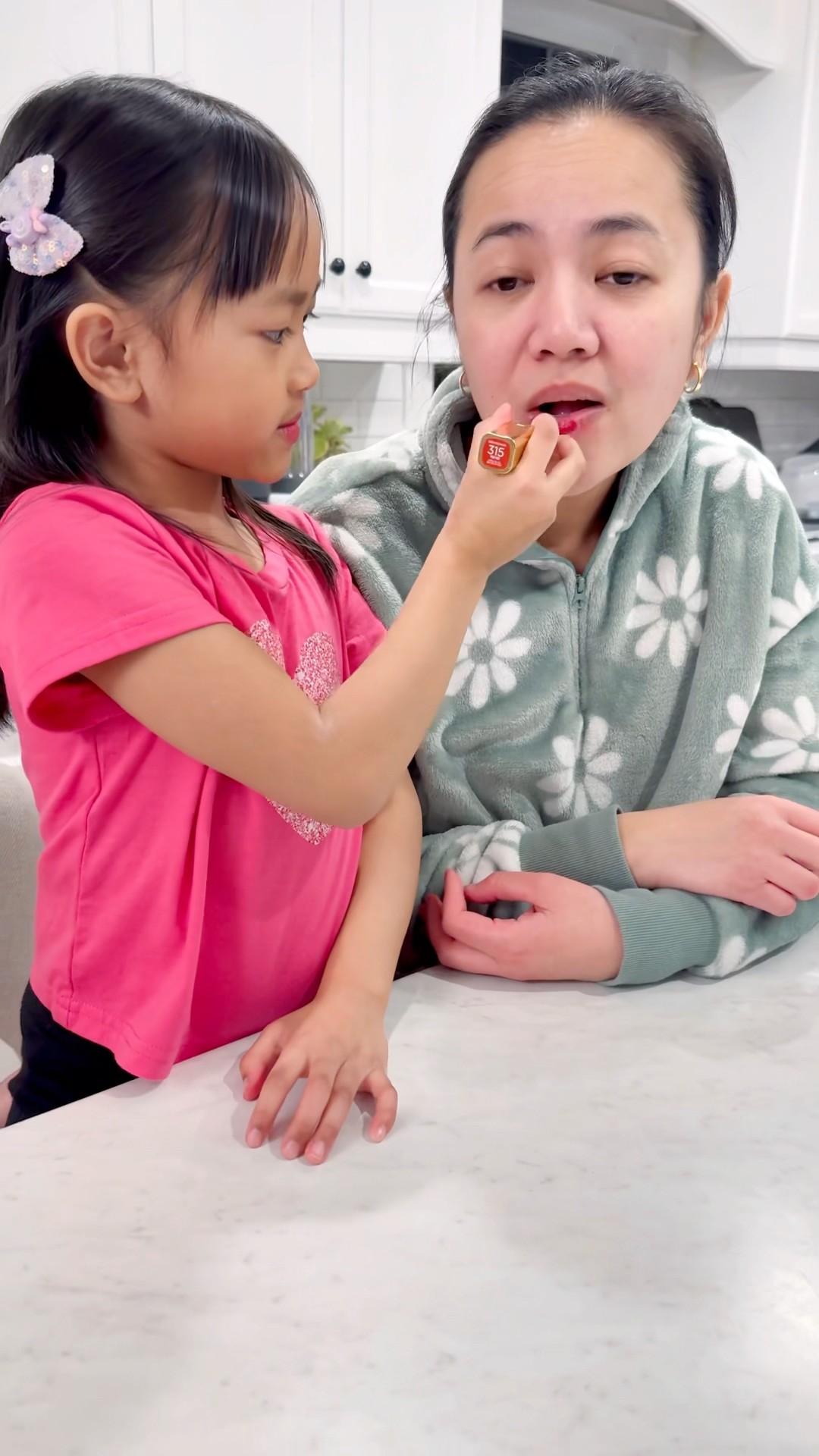 Lipstick prank on cute kid ?????❤️?