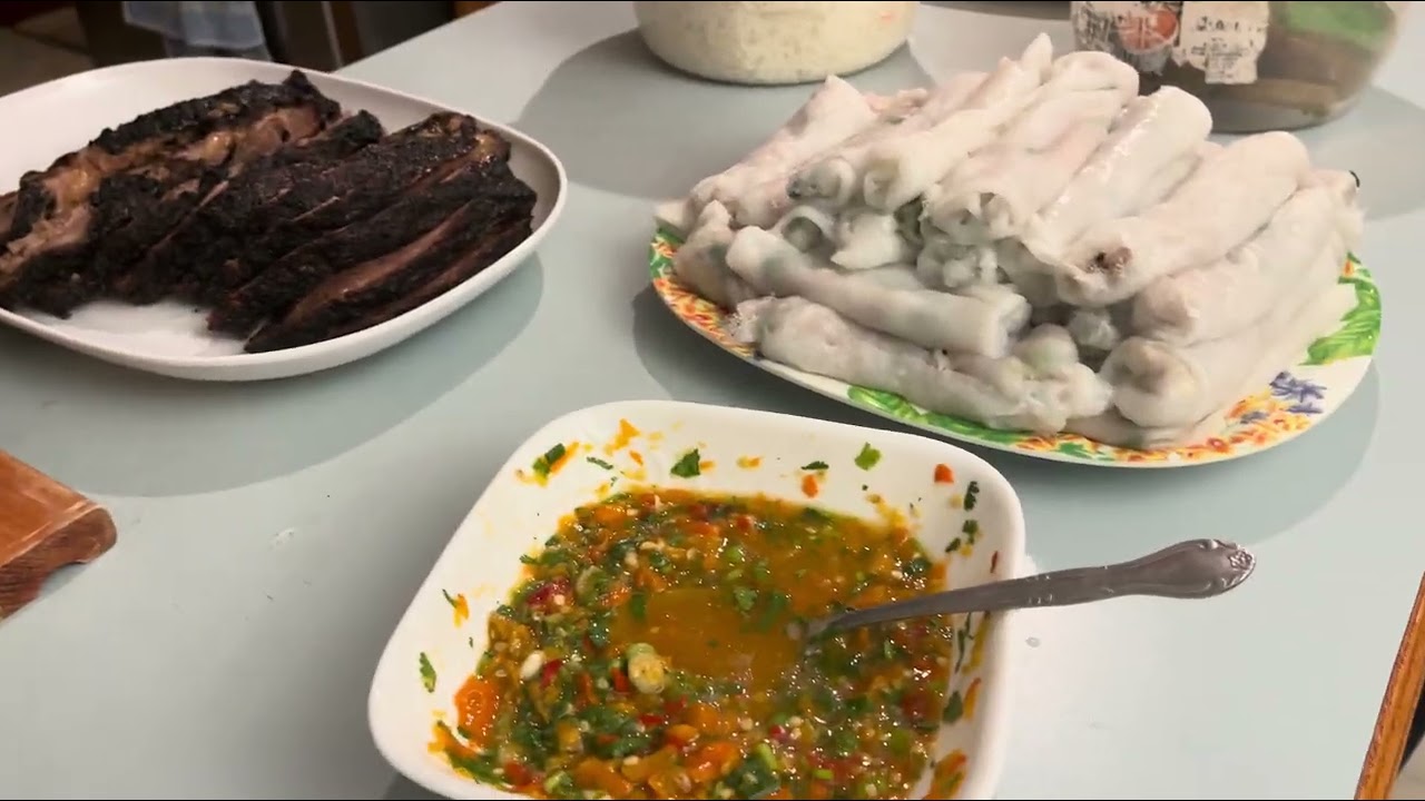 Cov menyuam peb ua hmo noj rau Xmas eve 12/24/25