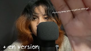 [EN ASMR] Plucking away your negative energy 😴 Whispering + Hand movements screenshot 1