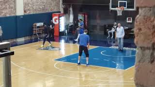 Dirk Nowitzki warms up before final home game
