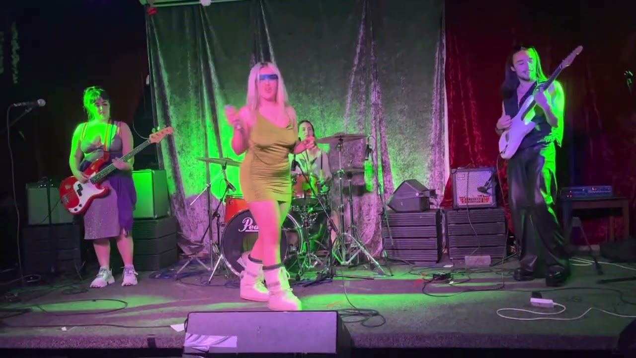 The Random people Toy Girl Toy Boy original with Leon Tilbrook on Guitar play