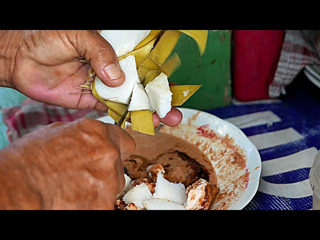 Indonesian Street Food - Ketoprak Vermicelli and Tofu Salad | Travel Thirsty