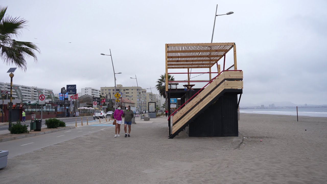Day Walk in Cuatro Esquinas Beach, La Serena, Chile