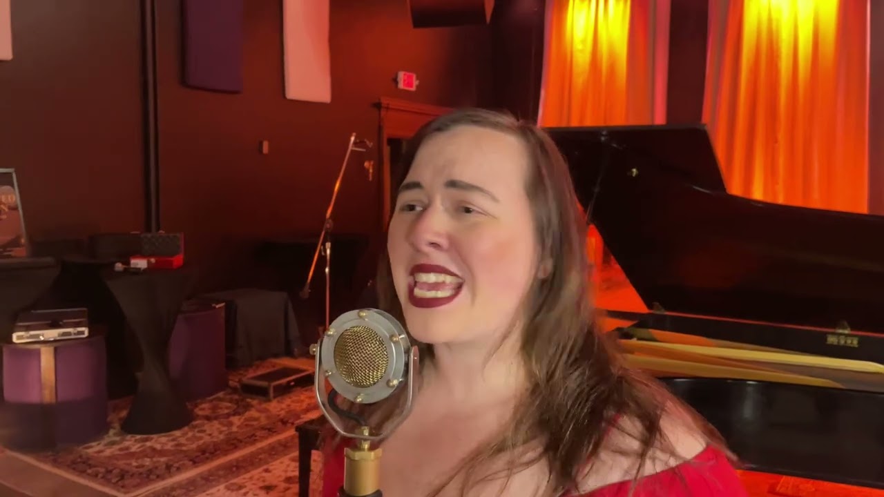 Официальный музыкальный видеоклип на песню «Healing Myself».