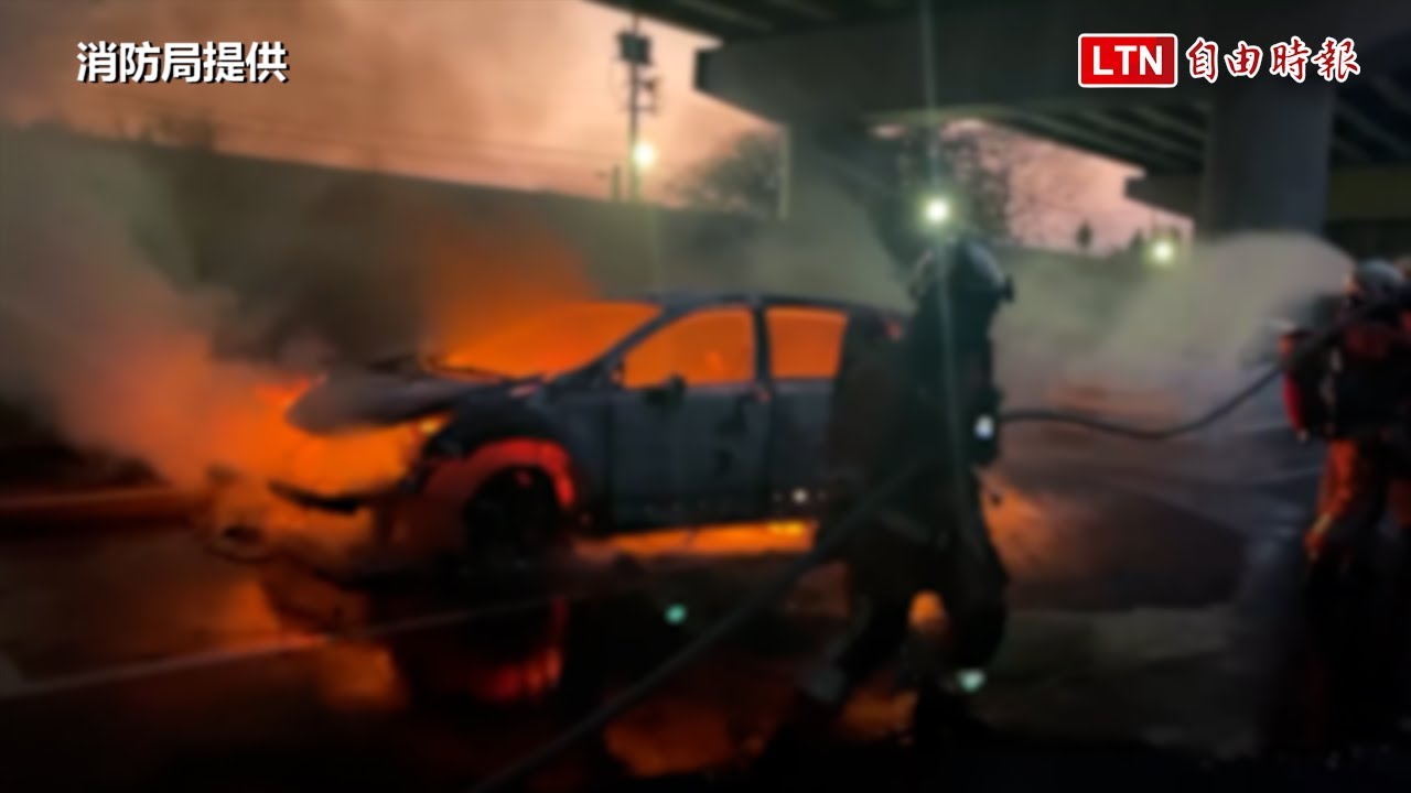 竹市頭前溪左岸20日火燒車成火球 前後車也遭殃