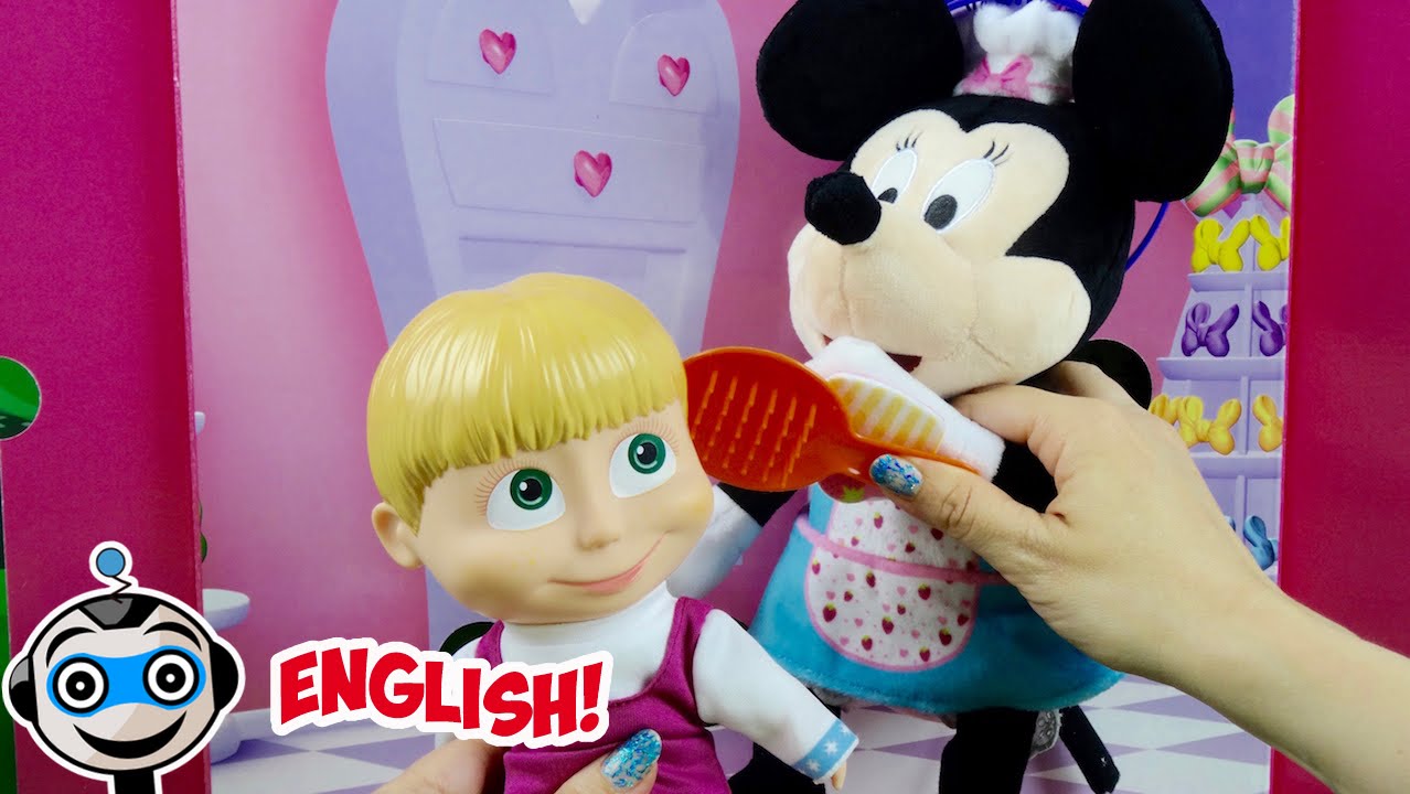Masha get’s her hair and makeup done with Minnie’s Beauty Set YouTube
