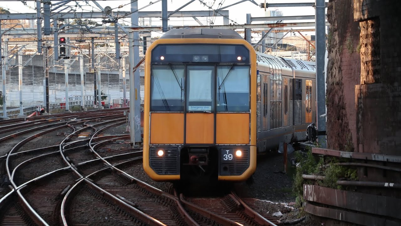 3 uncut minutes of trains at Erskineville