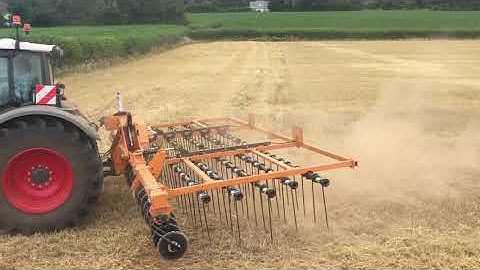 Mzuri rezult straw rake working with Fendt 724 tractor in Somerset, UK
