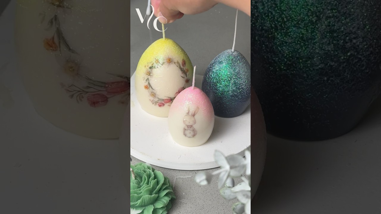 Our Easter egg candle is ready. Cute illustration, glossy finish, and a bit of magic in glitter.