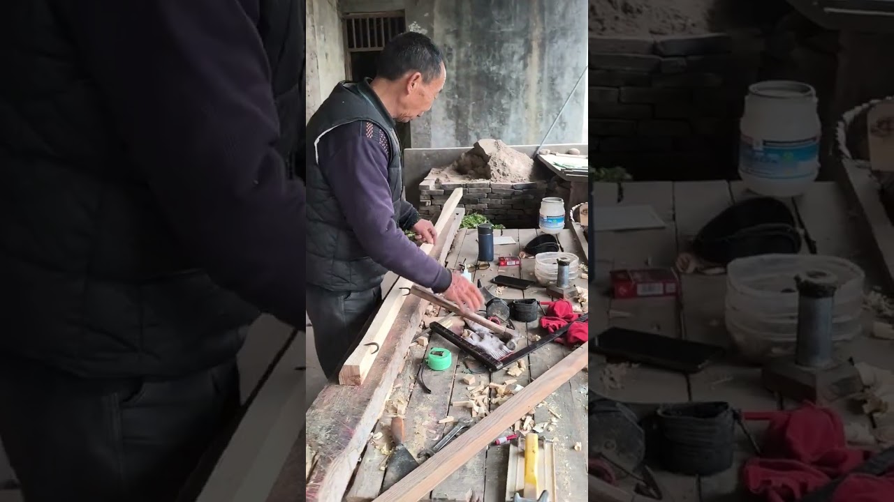 Ежедневная работа плотника. 