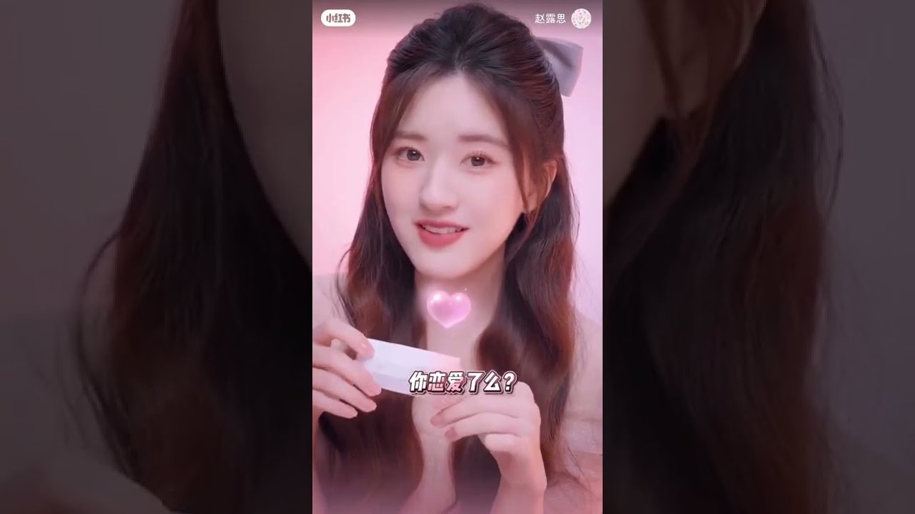 Zhao Lusi applying new lipstick of &ldquo;Perfect Diary&rdquo;