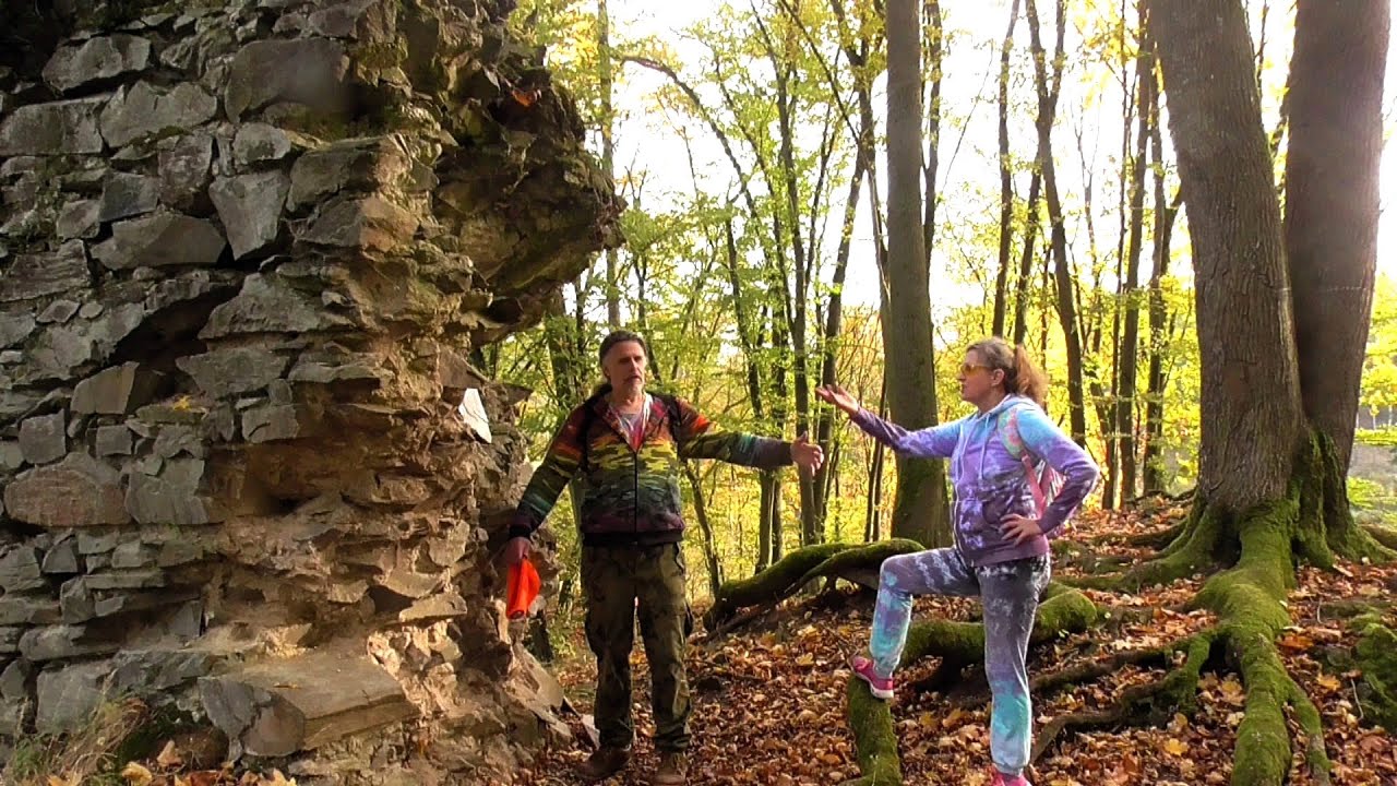 ZŘÍCENINA HRADU Stará Dubá a městečko Odranec - obrovský hradní komplex v lesích u Sázavy + studánka