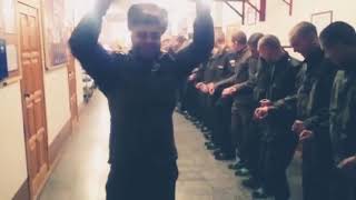 Rus askerleri halay çekiyor