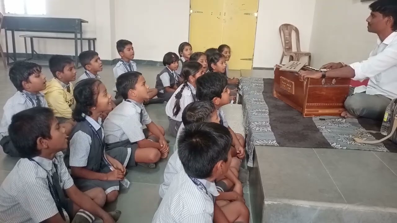 2 ತರಗತಿ ವಿದ್ಯಾರ್ಥಿಗಳಿಗೆ ಸಂಗೀತ ಪಾಠ
