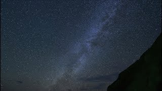 青ヶ島 三宝港の夜空　星と雲のタイムラプス