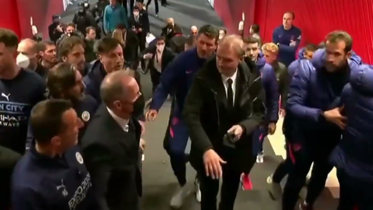 Vrsaljko qui crache sur des joueurs de City et se bagarre avec walker