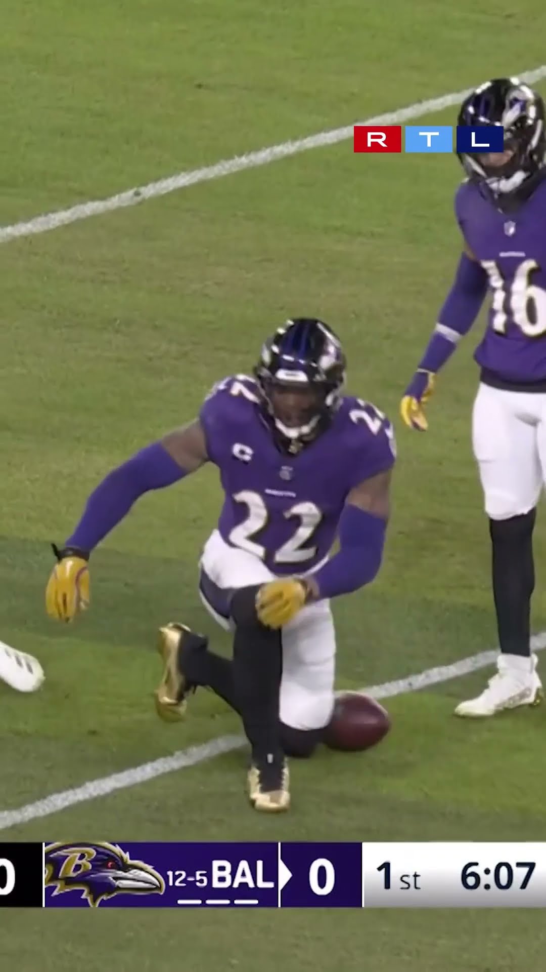 MONSTER STIFFARM in NFL Playoffs #RTLNFL