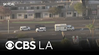 Glendale Road Closed As Lasd Bomb Squad Deputies Enter Apartment Building