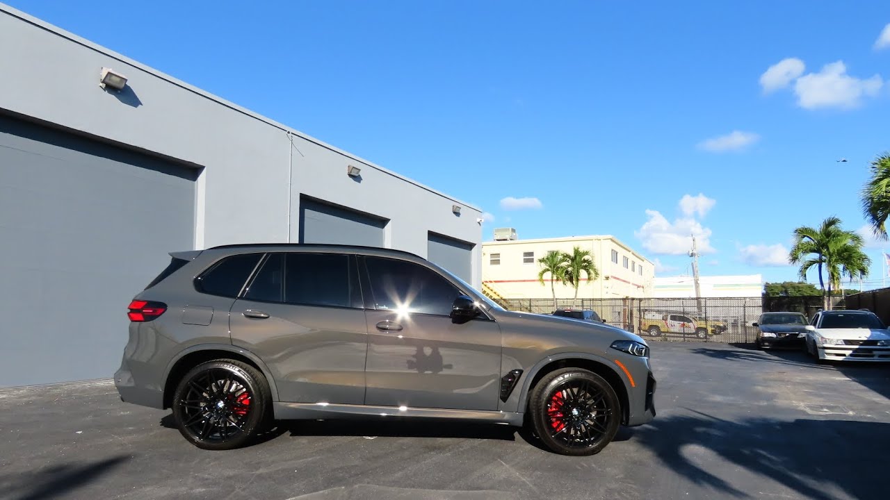 Преображение BMW X5M Competition 2026 года в цвете Dravit Grey с исправленной краской и керамичес...